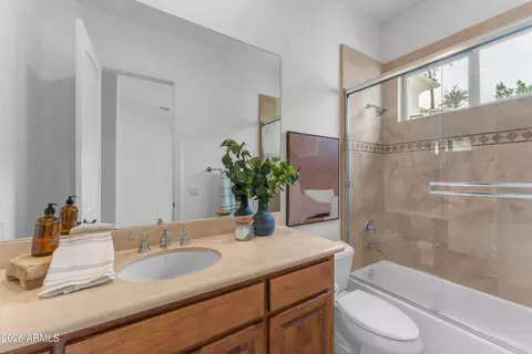 Bath - 303 E Wexford Cv, Phoenix, AZ 85020 photo 5 of 7