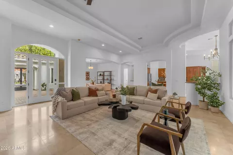 Living - 303 E Wexford Cv, Phoenix, AZ 85020 photo 1 of 5