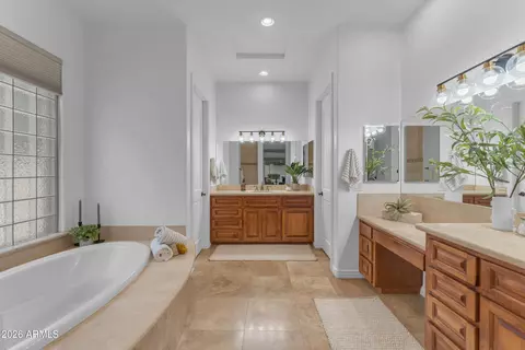 Bath - 303 E Wexford Cv, Phoenix, AZ 85020 photo 1 of 7