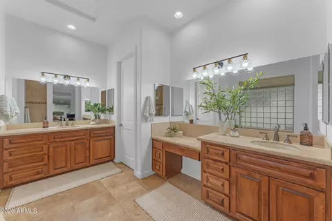 Bath - 303 E Wexford Cv, Phoenix, AZ 85020 photo 2 of 7