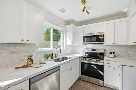 Kitchen - 1410 E Topeka Dr, Phoenix, AZ 85024 photo 1 of 3
