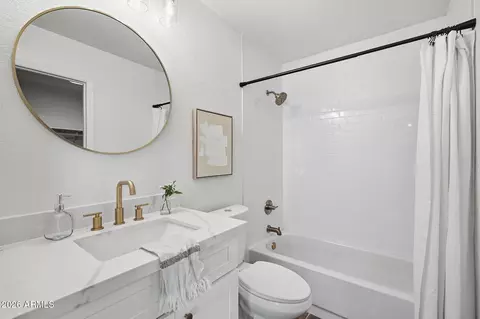 Bath - 1410 E Topeka Dr, Phoenix, AZ 85024 photo 2 of 3