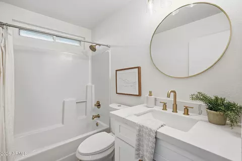 Bath - 1410 E Topeka Dr, Phoenix, AZ 85024 photo 3 of 3