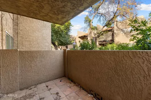 Exterior - 5525 E Thomas Rd #L1, Phoenix, AZ 85018 photo 4 of 5