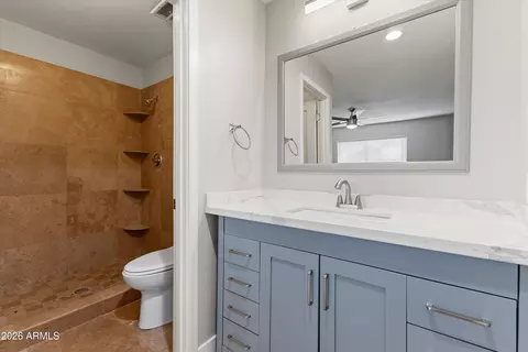 Bath - 5525 E Thomas Rd #L1, Phoenix, AZ 85018 photo 3 of 4