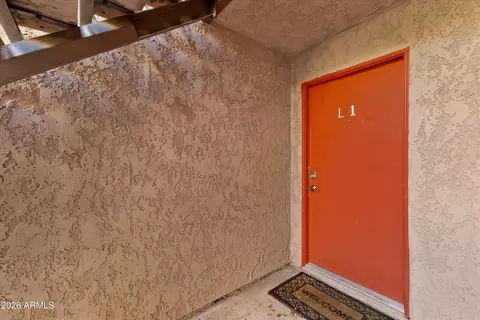 Exterior - 5525 E Thomas Rd #L1, Phoenix, AZ 85018 photo 3 of 5