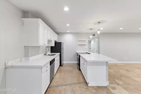 Kitchen - 5525 E Thomas Rd #L1, Phoenix, AZ 85018 photo 3 of 3
