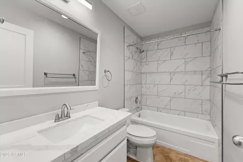 Bath - 5525 E Thomas Rd #L1, Phoenix, AZ 85018 photo 1 of 4