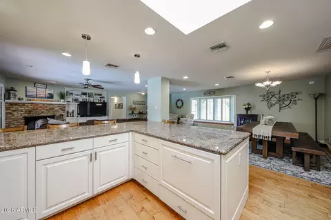 Kitchen - 7113 N 8th Ave, Phoenix, AZ 85021 photo 6 of 7