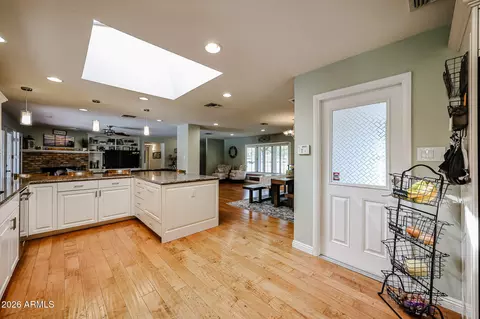 Kitchen - 7113 N 8th Ave, Phoenix, AZ 85021 photo 5 of 7