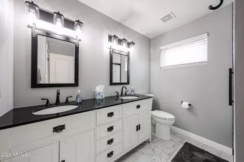 Bath - 7113 N 8th Ave, Phoenix, AZ 85021 photo 2 of 3