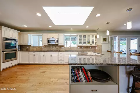 Kitchen - 7113 N 8th Ave, Phoenix, AZ 85021 photo 4 of 7
