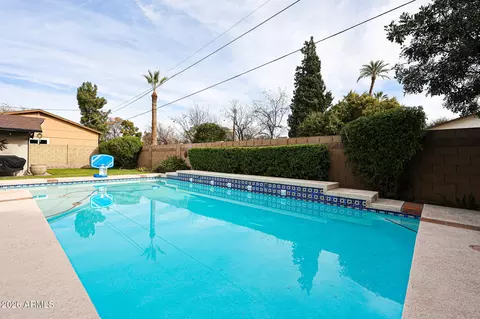 Exterior - 7113 N 8th Ave, Phoenix, AZ 85021 photo 7 of 8