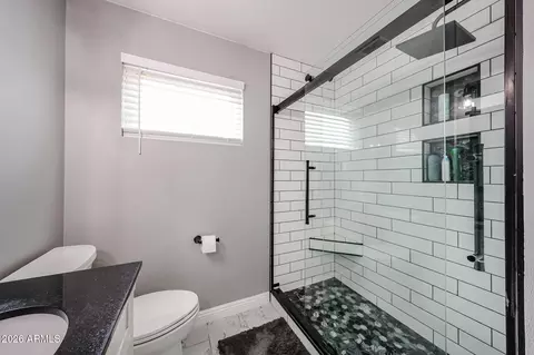 Bath - 7113 N 8th Ave, Phoenix, AZ 85021 photo 3 of 3