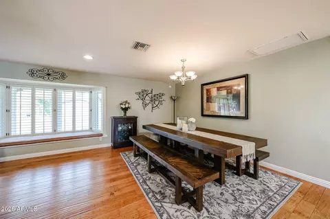 Dining - 7113 N 8th Ave, Phoenix, AZ 85021 photo 2 of 4