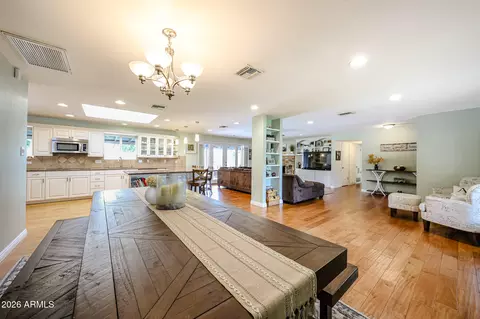 Dining - 7113 N 8th Ave, Phoenix, AZ 85021 photo 4 of 4