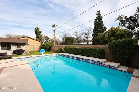 Exterior - 7113 N 8th Ave, Phoenix, AZ 85021 photo 6 of 8