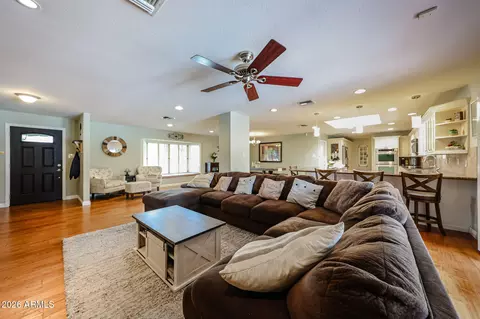 Living - 7113 N 8th Ave, Phoenix, AZ 85021 photo 3 of 4