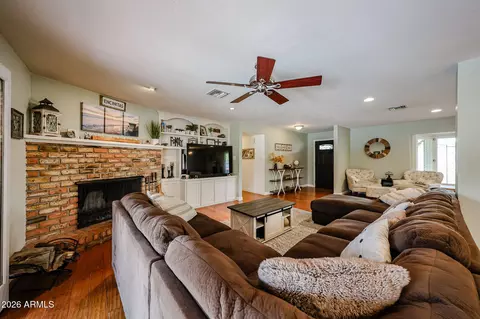 Living - 7113 N 8th Ave, Phoenix, AZ 85021 photo 2 of 4