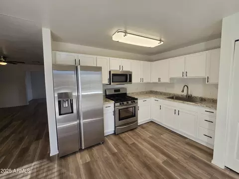 Kitchen - 3408 W Mclellan Blvd, Phoenix, AZ 85017 photo 2 of 2