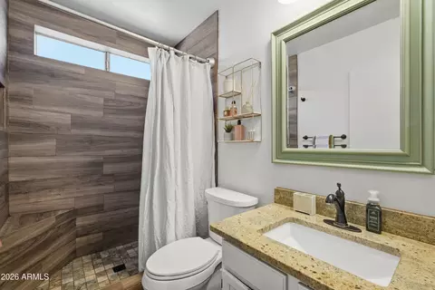 Bath - 1314 E Utopia Rd, Phoenix, AZ 85024 photo 1 of 3