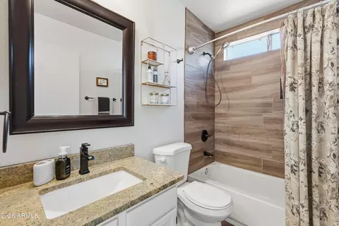 Bath - 1314 E Utopia Rd, Phoenix, AZ 85024 photo 3 of 3
