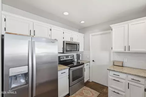Kitchen - 1314 E Utopia Rd, Phoenix, AZ 85024 photo 5 of 5