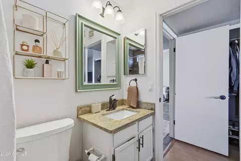 Bath - 1314 E Utopia Rd, Phoenix, AZ 85024 photo 2 of 3