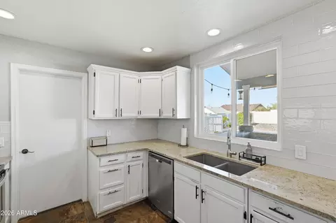 Kitchen - 1314 E Utopia Rd, Phoenix, AZ 85024 photo 2 of 5