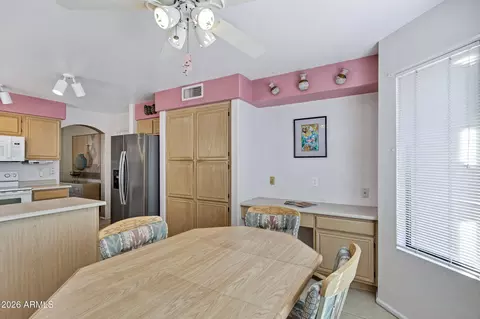 Dining - 814 E Sack Dr, Phoenix, AZ 85024 photo 4 of 4