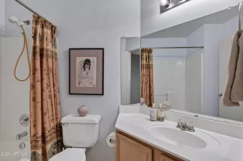 Bath - 814 E Sack Dr, Phoenix, AZ 85024 photo 3 of 3