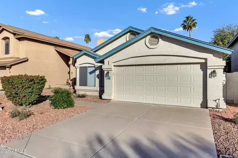 Exterior - 814 E Sack Dr, Phoenix, AZ 85024 photo 4 of 5