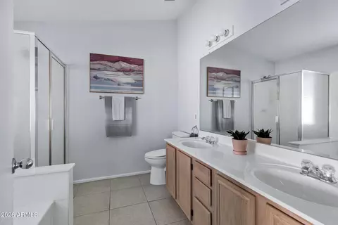 Bath - 814 E Sack Dr, Phoenix, AZ 85024 photo 1 of 3