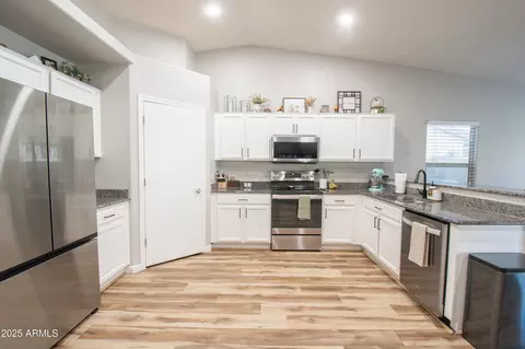 Kitchen - 2218 E Mohave Ln, Apache Junction, AZ 85119 photo 2 of 4