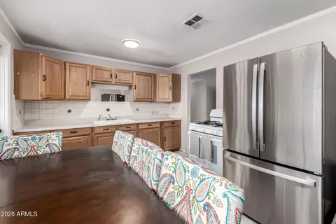 Kitchen - 4032 W Nancy Ln, Phoenix, AZ 85041 photo 1 of 2