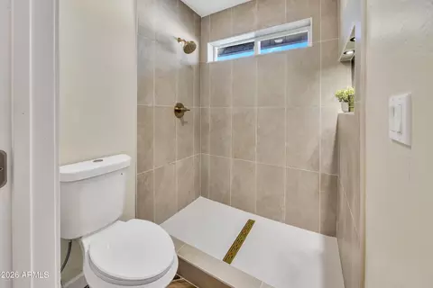 Bath - 2126 Enid Ave, Mesa, AZ 85204 photo 2 of 4