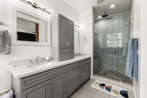 Bath - 1831 E Montecito Ave, Phoenix, AZ 85016 photo 2 of 7