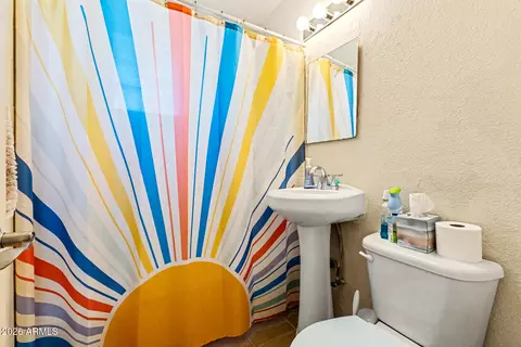 Bath - 5225 N 8th Pl, Phoenix, AZ 85014 photo 2 of 2