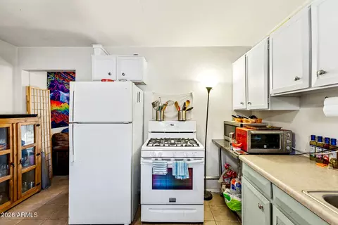 Kitchen - 5225 N 8th Pl, Phoenix, AZ 85014 photo 4 of 4