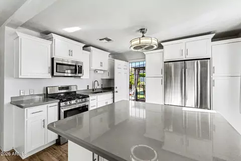 Kitchen - 5225 N 8th Pl, Phoenix, AZ 85014 photo 2 of 4