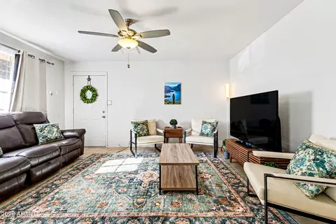 Living - 5225 N 8th Pl, Phoenix, AZ 85014 photo 1 of 4
