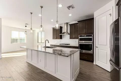Kitchen - 735 E Marblewood Way, Phoenix, AZ 85048 photo 3 of 5