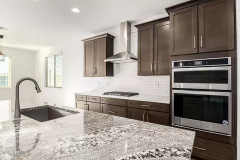 Kitchen - 735 E Marblewood Way, Phoenix, AZ 85048 photo 4 of 5