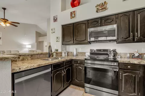 Kitchen - 2333 Egret Ct, Gilbert, AZ 85234 photo 4 of 5