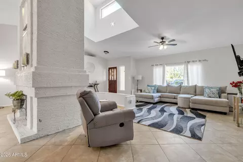 Living - 2333 Egret Ct, Gilbert, AZ 85234 photo 2 of 4