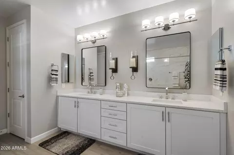 Bath - 2248 E Questa Dr, Phoenix, AZ 85024 photo 2 of 3