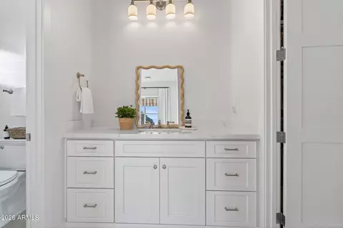 Bath - 3906 E Crittenden Ln, Phoenix, AZ 85018 photo 5 of 10