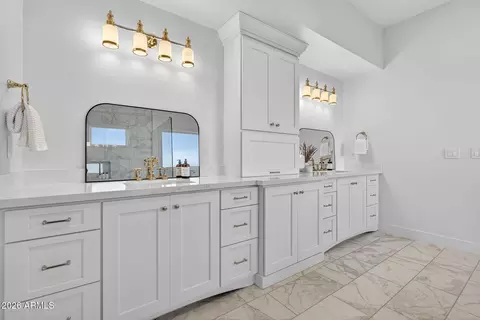 Bath - 3906 E Crittenden Ln, Phoenix, AZ 85018 photo 2 of 10