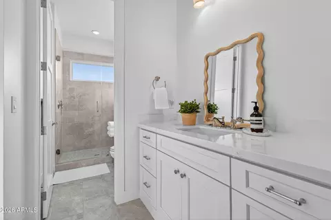 Bath - 3906 E Crittenden Ln, Phoenix, AZ 85018 photo 6 of 10