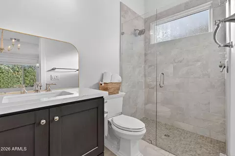 Bath - 3906 E Crittenden Ln, Phoenix, AZ 85018 photo 8 of 10